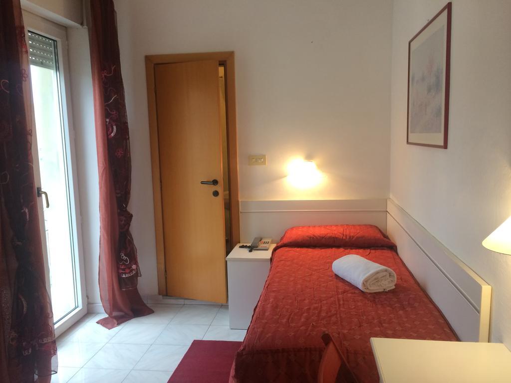 Hotel Regina Lido di Camaiore Exterior photo