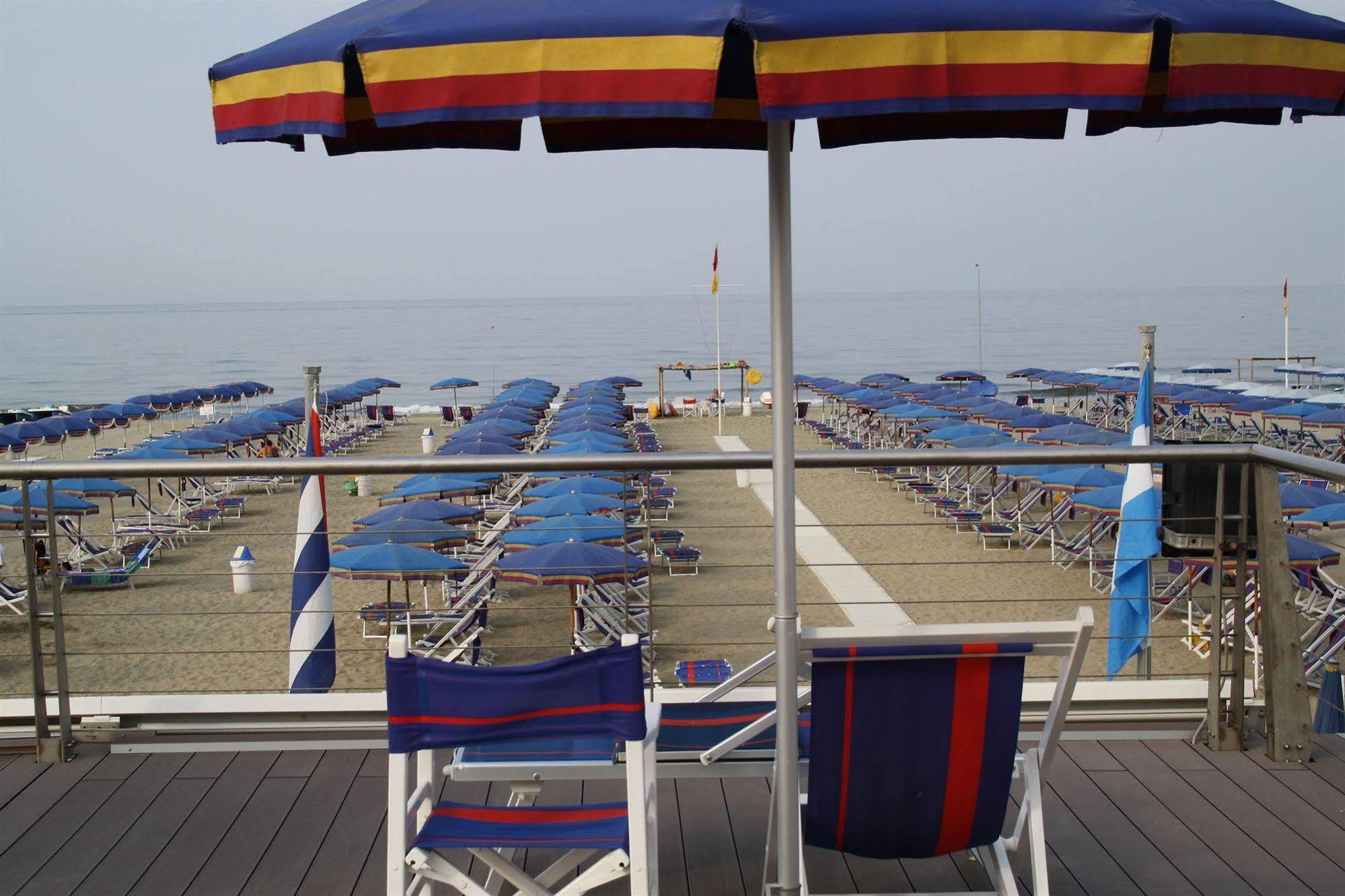 Hotel Regina Lido di Camaiore Exterior photo